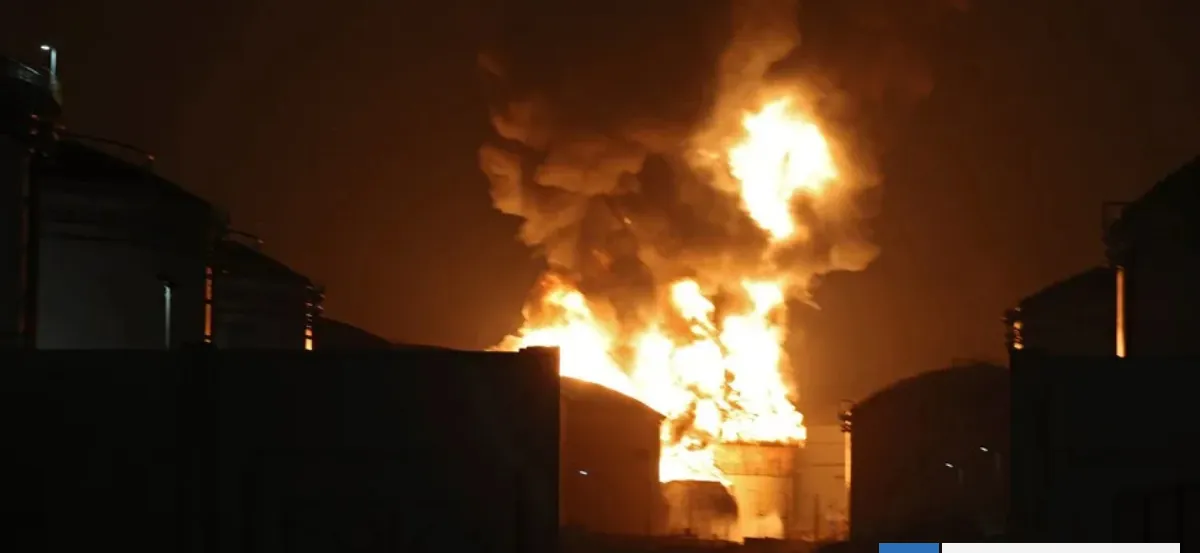 EEUU ejecutó un "poderoso" bombardeo contra Irán: vital isla petrolera iraní fue atacada, afirma Trump