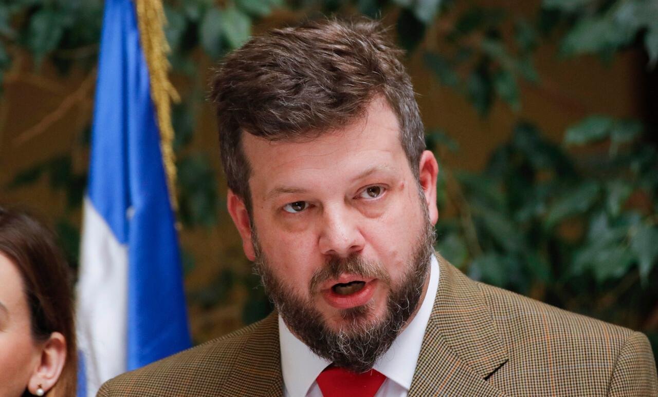 Johannes Kaiser reconoce haber compartido una noticia falsa sobre el INDH, pero reitera criticas al organismo