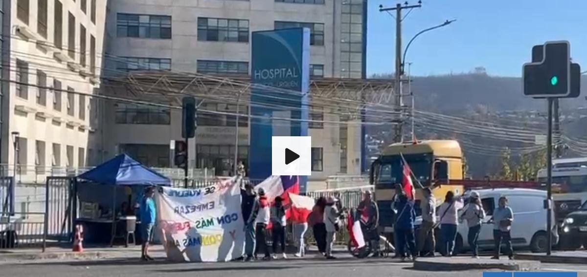 "Nos dejaron aislados": vecinos de Vipla protestan por falta de ayuda tras incendio en Penco