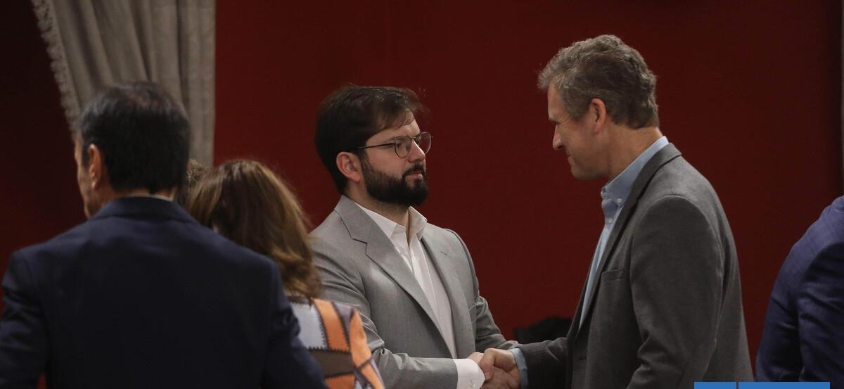 Gobierno dice que Boric ordenó frenar proyecto de cable luego que Muñoz informara advertencia de EEUU