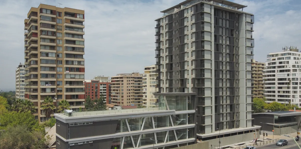 Ministro Poduje anuncia viviendas sociales en inmediaciones de Nido de Águilas y Parque Arauco