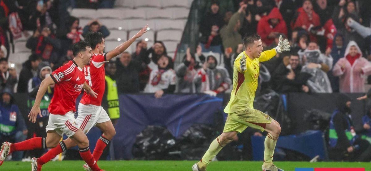 Locura en Champions League: arquero Trubin marcó gol al último segundo y metió al Benfica en Playoffs