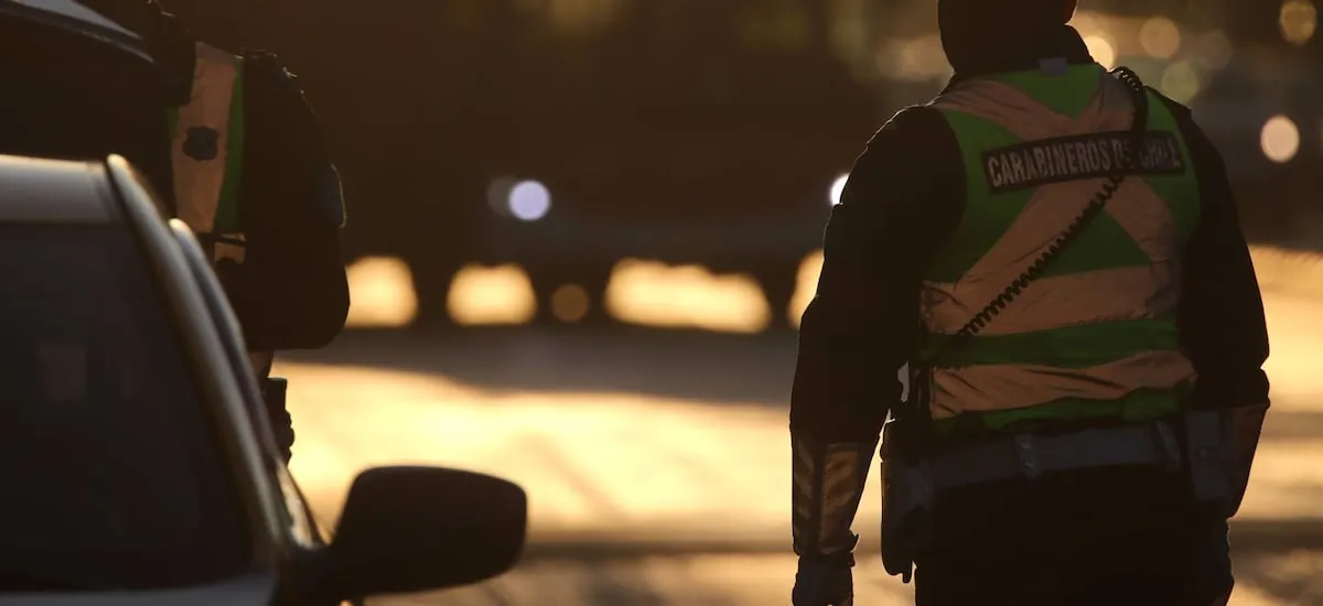 Carabinero resulta herido tras ser arrastrado por automóvil en intento de fuga durante fiscalización en Huechuraba