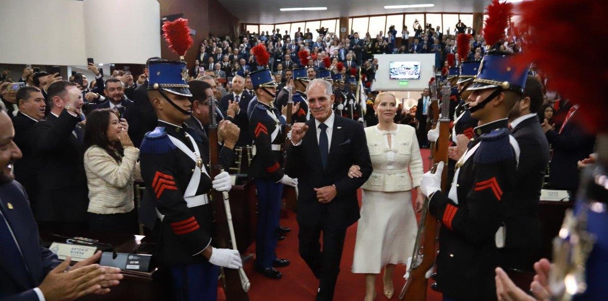 Honduras: Nasry Asfura tomó posesión en escueta ceremonia, sin otros presidentes
