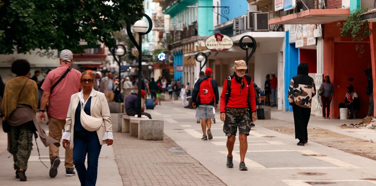 Cuba pierde el turismo canadiense por el asedio de EEUU, que deja en coma un sector clave