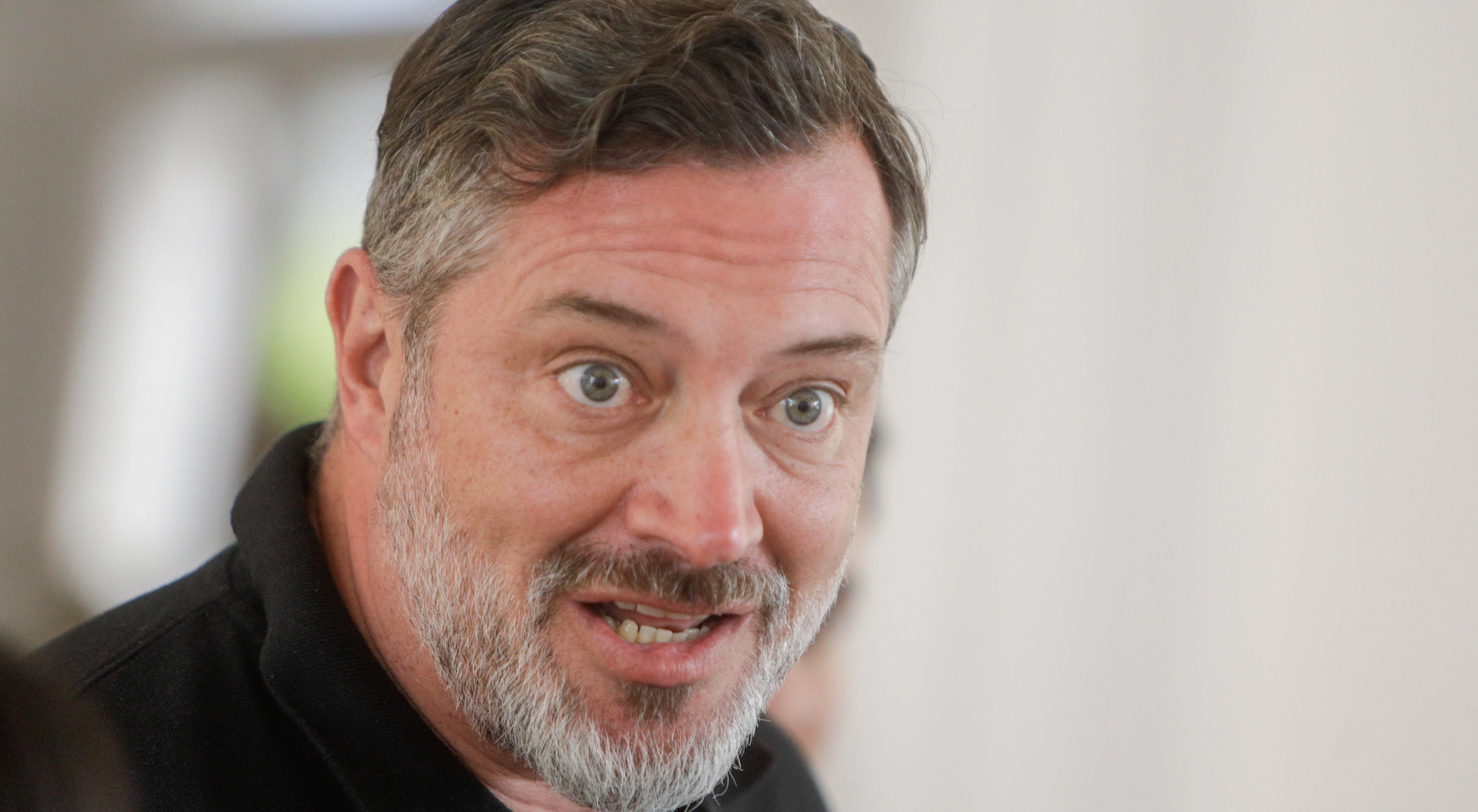 Alcalde Sichel cuestiona “excesiva politización” y descarta “presiones” a estudiantes del Liceo Augusto D’Halmar por la visita del Presidente Kast