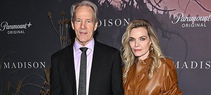No suelen mostrarse juntos: Michelle Pfeiffer y su marido, David E. Kelley, sorprenden al posar en una alfombra roja
