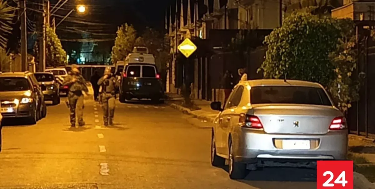 Adolescente resulta lesionado tras frustrar robo en su domicilio en Maipú: delincuente está grave