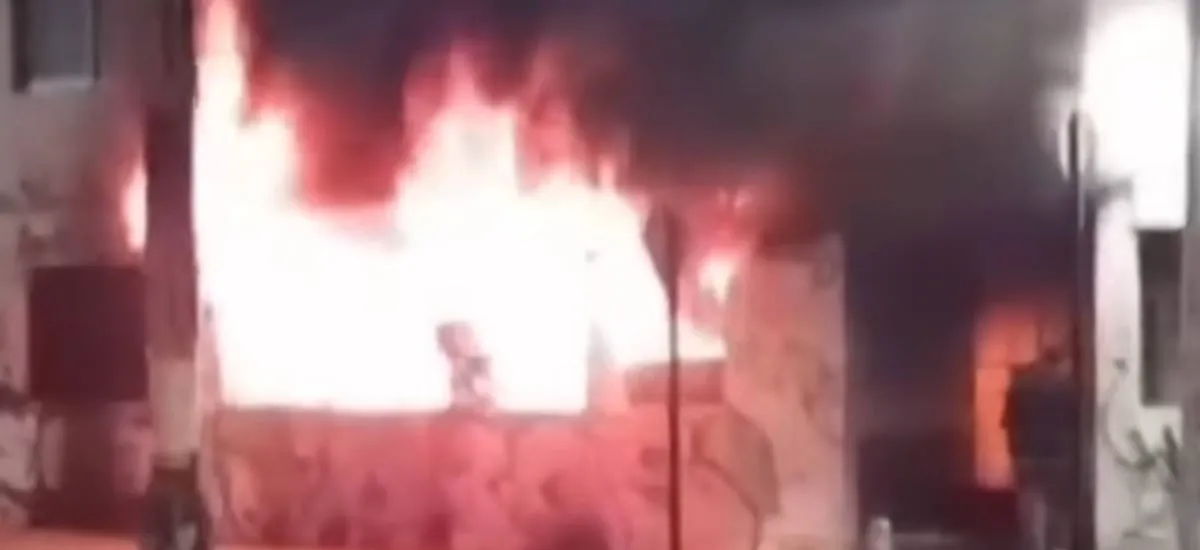 “Se enteró y quiso hacer esto”: la noticia que indignó a extranjero que incendió edificio donde vivía familia de su ex