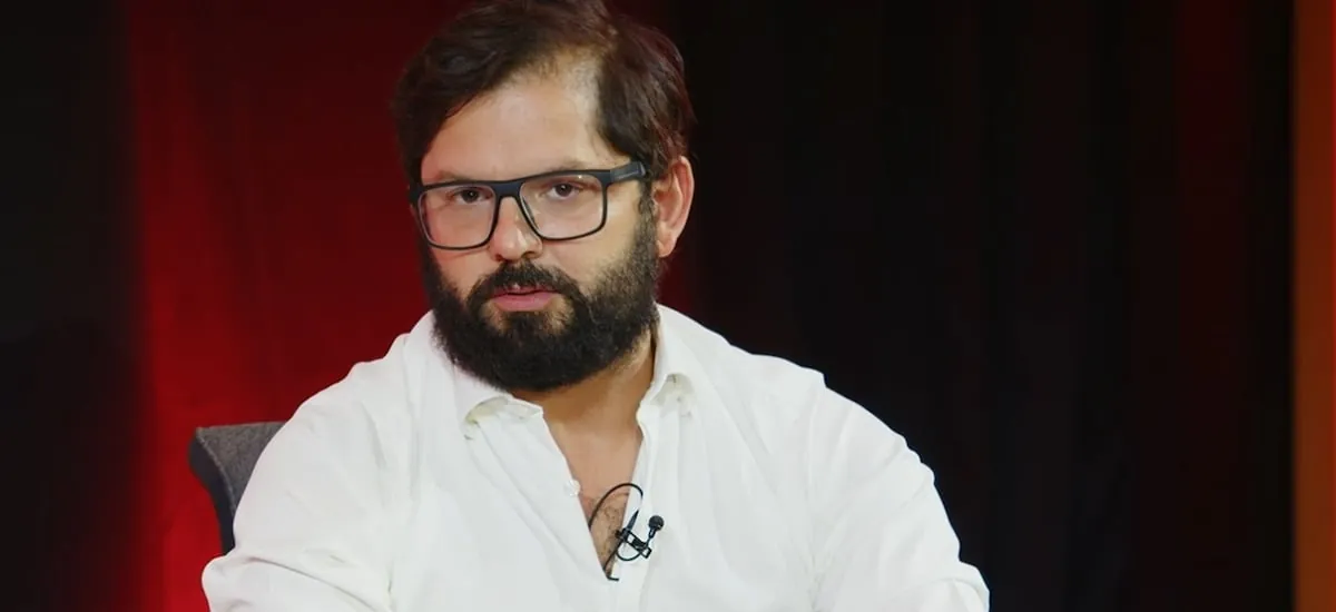 “El imbécil que nos gobierna”: Boric continúa modo instagramer y comparte extracto de entrevista en que se insulta a Kast