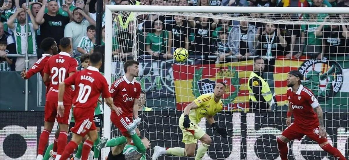Con Alexis Sánchez como figura del derbi: el Sevilla consigue un heroico empate ante el Betis de Manuel Pellegrini
