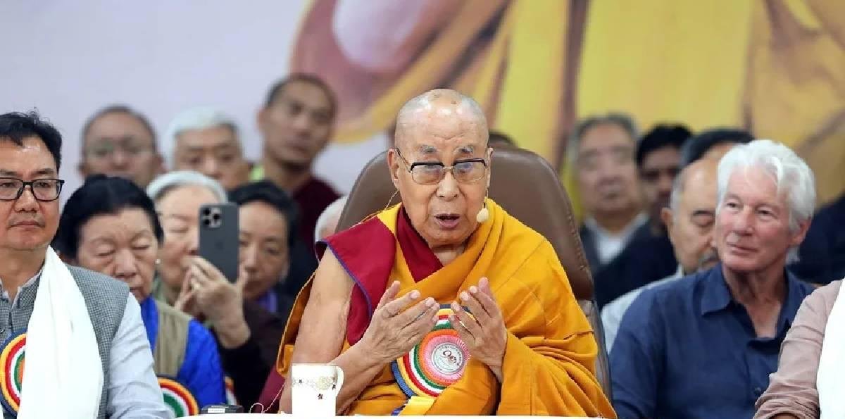 Archivos de Epstein mencionan al dalái lama más de cien veces: líder tibetano niega relación