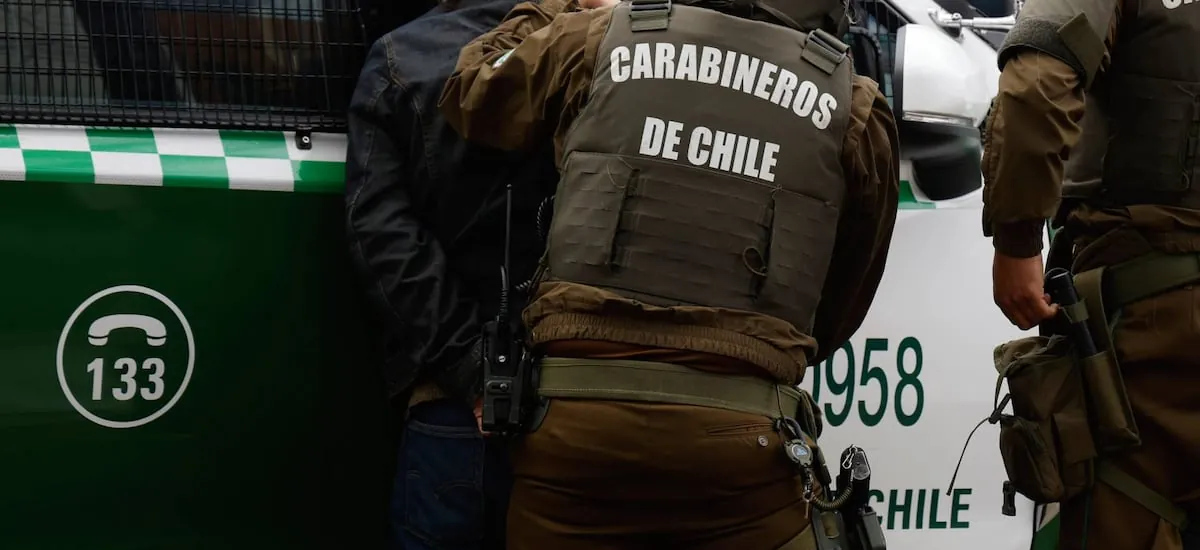 Mujer escapó para dar aviso a Carabineros: sujeto es detenido por violencia sistemática contra conviviente en Las Condes