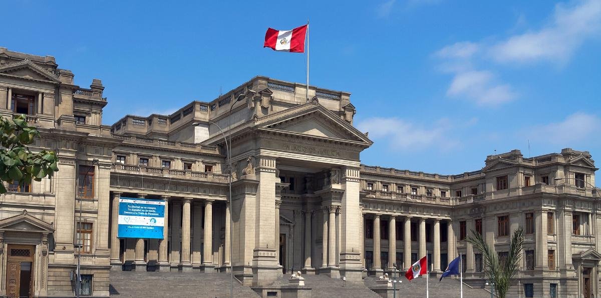 Guerra de poderes en Perú: Suprema tildó de "inaceptables" las amenazas del Congreso