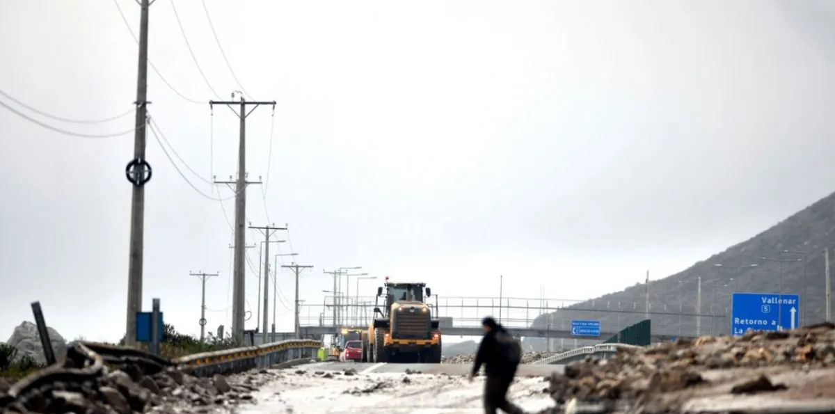 Ruta 5 Norte reabre para todo tipo de vehículos: Estos son los horarios de circulación tras el sistema frontal