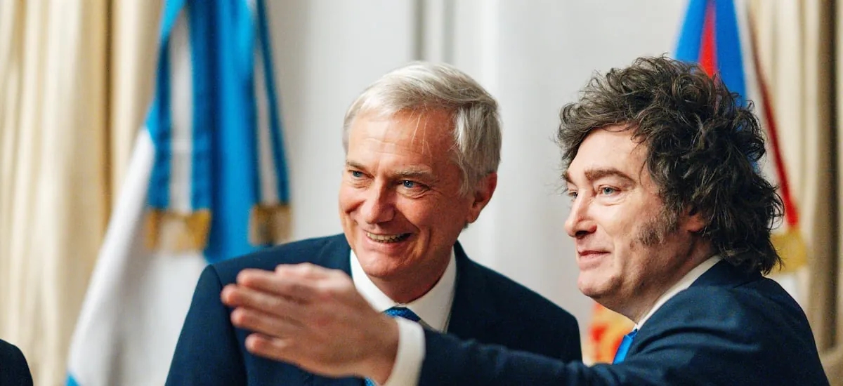 Cadem: 40% considera a Argentina un enemigo de Chile y 71% cree que tiene pretensiones sobre el Estrecho de Magallanes