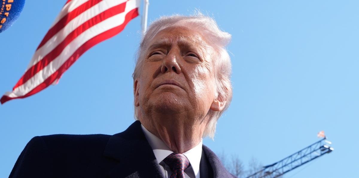 Trump evalúa opciones tras atacar Irán: "Puedo tomar el control de todo o retirarme en dos días"