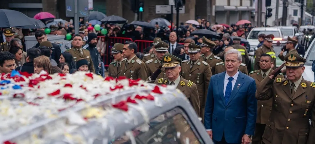 En funeral del último mártir de Carabineros: Kast pide al Congreso celeridad en proyectos de seguridad