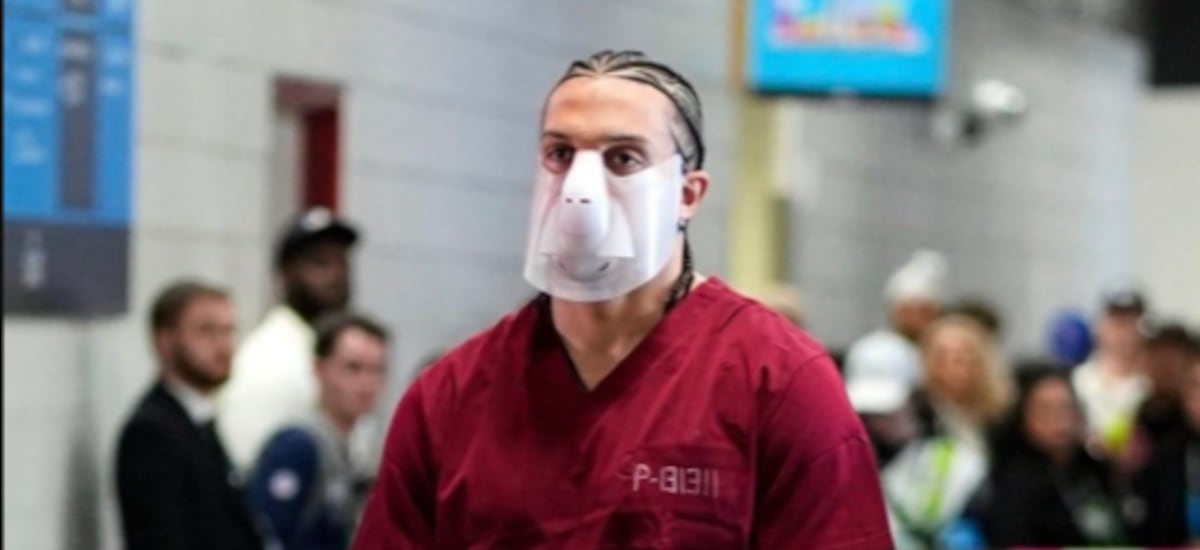 La historia detrás del jugador de los Patriots que llegó esposado y descalzo a disputar el Super Bowl