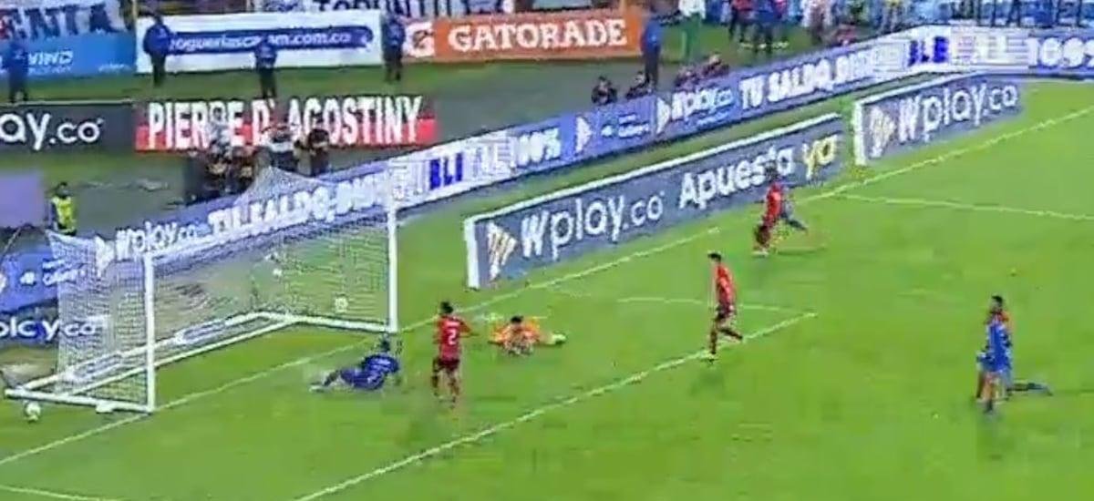El gol imposible que erró Rodrigo Contreras en el fútbol colombiano: “¿Cómo hago para explicar lo que acaba de ocurrir?”
