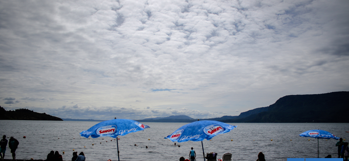 Tres playas de La Araucanía se mantienen con bandera roja por presencia de microcistinas tóxicas