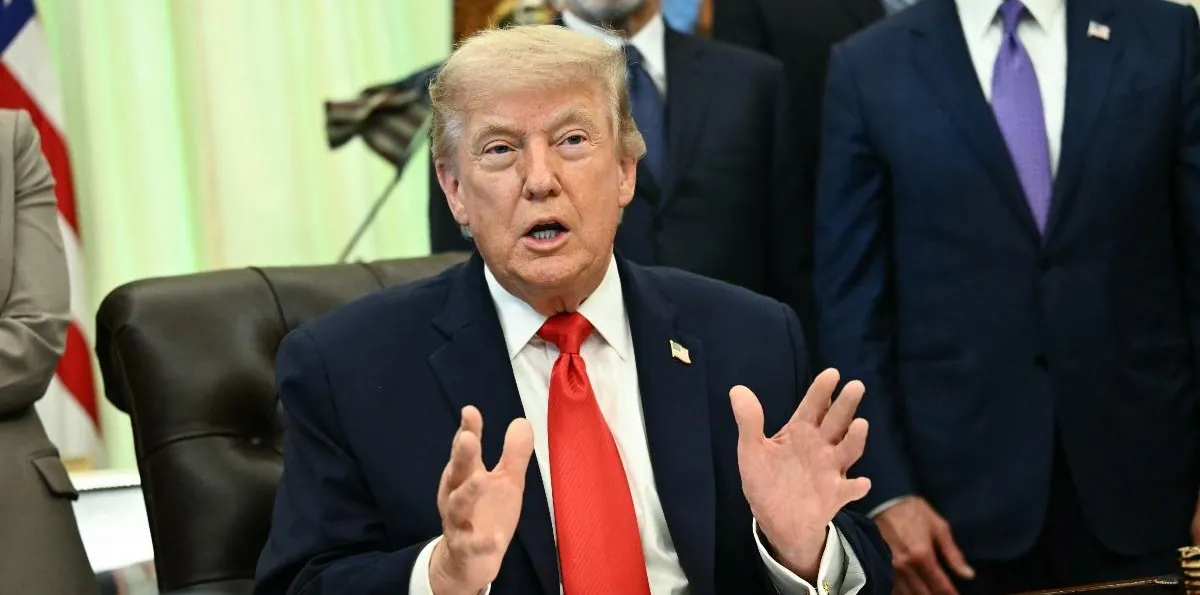 "Dejen que el petróleo fluya": Donald Trump anuncia acuerdo de paz con Irán y que estrecho de Ormuz ya está reabierto
