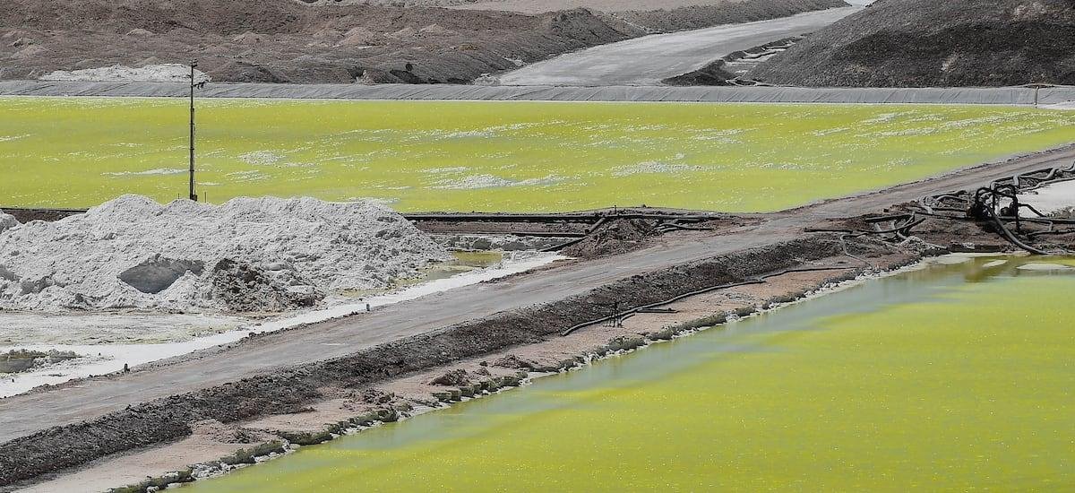 Precio del litio se eleva 48% en primer bimestre y expertos prevén que recaudación fiscal en salar de Atacama se triplique
