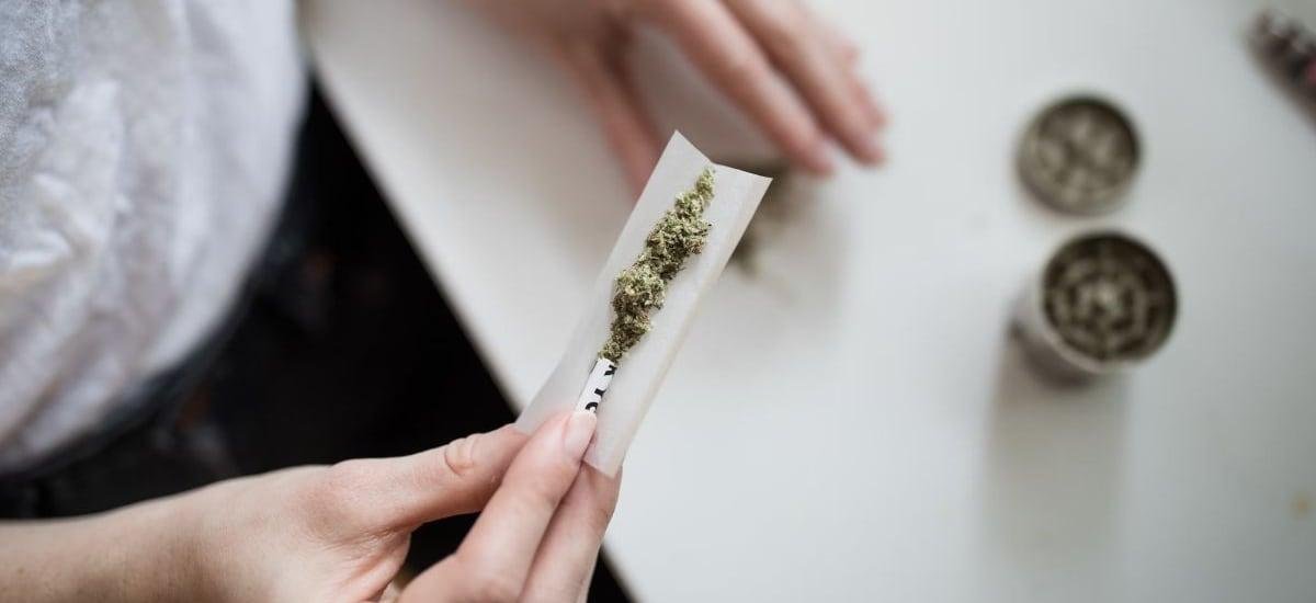 ¿Es la marihuana una droga “menos peligrosa”? Su reclasificación en EE.UU. reabre el debate en Chile