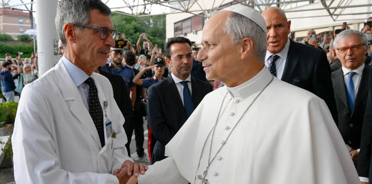 Papa León XIV retorna al Vaticano tras operación al pulmón: Viaje a Sudamérica continuaría en la agenda oficial del pontífice