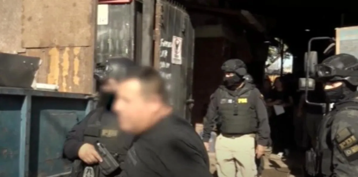 Simulaba ser un funcionario municipal que entregaba beneficios: Detienen a hombre que le robaba a adultos mayores