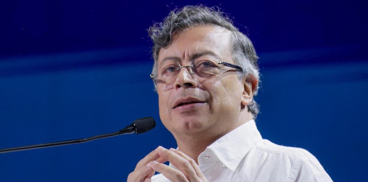 Petro se cachiporrea tras alza en las encuestas: "Puede que en la cama y en la historia sea inolvidable"