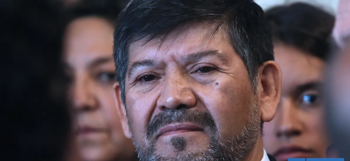 Ediles afirman que Desbordes recontrató a asesor excluido en Min. Mujer por acusación de acoso laboral