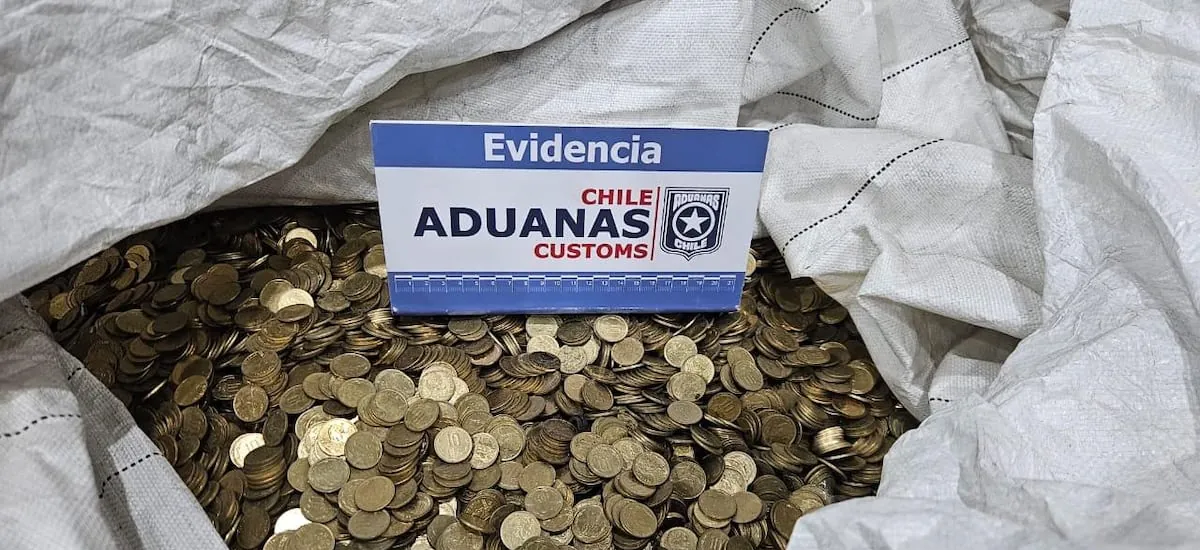 Aduanas detecta contrabando de más de un millón de monedas chilenas en cargamento de chatarra con destino a China