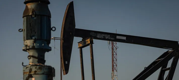 Pese a alza del petróleo: Guerra en Irán golpea resultados trimestrales de Exxon y Chevron, mientras TotalEnergies repunta