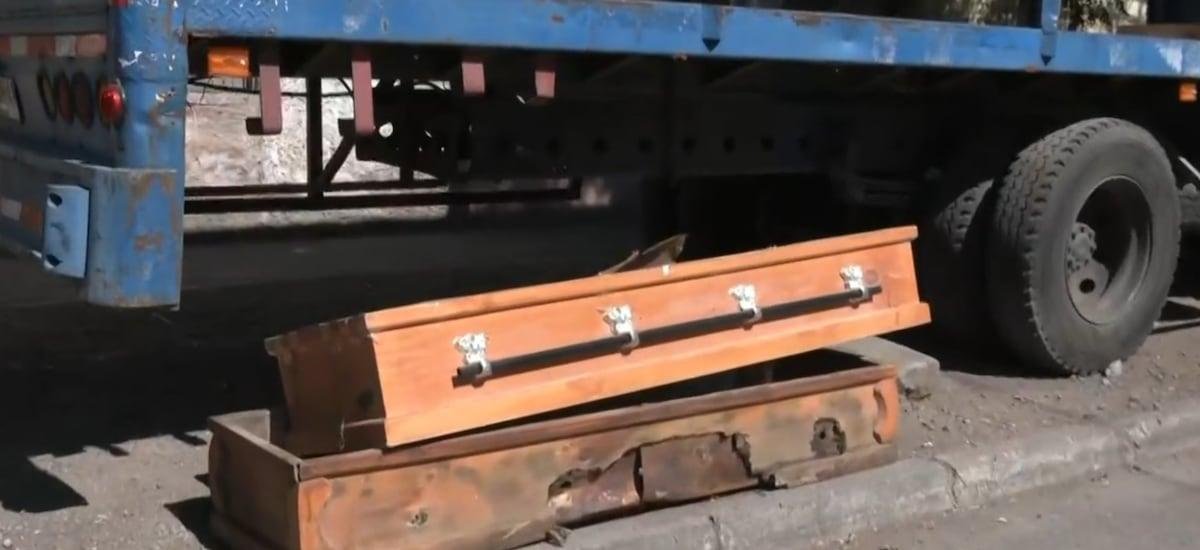 Macabro: encuentran ataúdes presuntamente usados en plena vía pública en Quinta Normal - La Cuarta