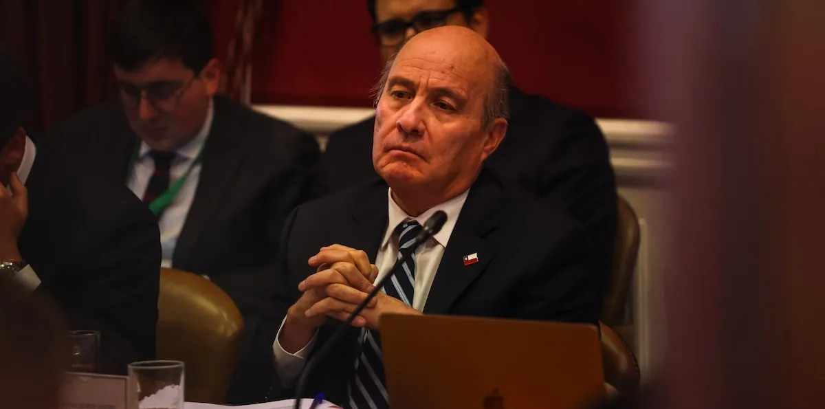 Megarreforma: Tras amenaza del PPD y orden de La Moneda, Quiroz retira indicación