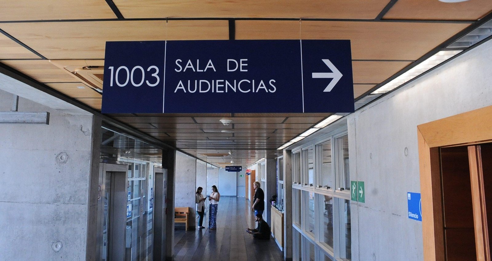 Triple homicidio en La Reina: Defensa acusa falta de acceso a antecedentes y Fiscalía critica solicitud de audiencia