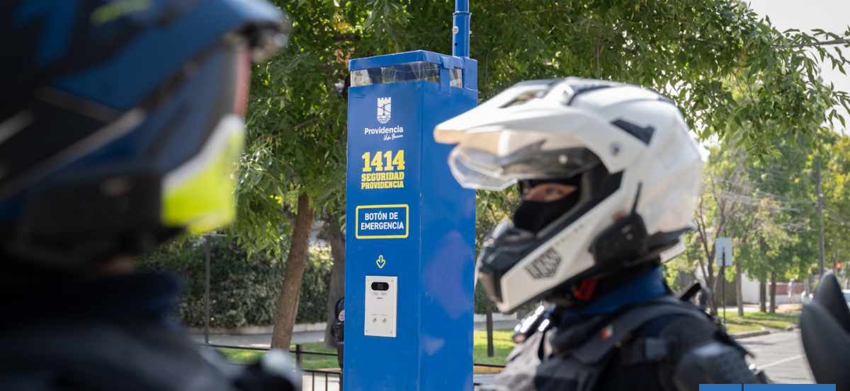 Municipio de Providencia instala tótems en diversas plazas para facilitar vía directa con el 1414