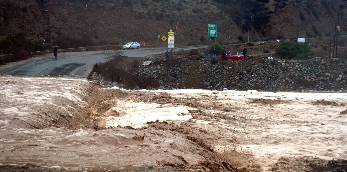 Senapred mantiene monitoreo por Alerta Roja en la región de Coquimbo: Advierte riesgo muy alto de aluviones y derrumbes