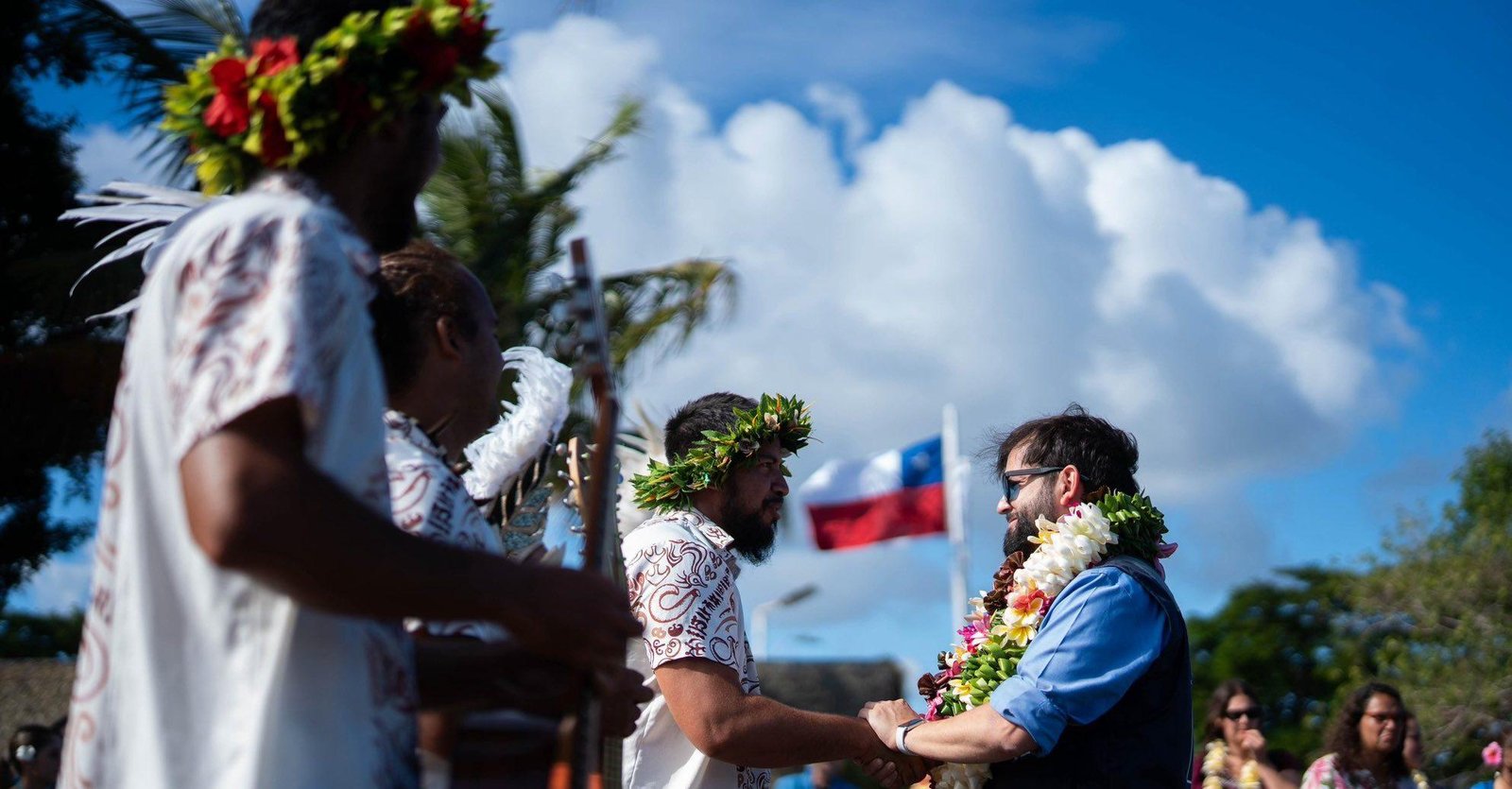 Presidente Boric llega por primera vez a Rapa Nui en medio de críticas: Así fue su arribo al territorio insular