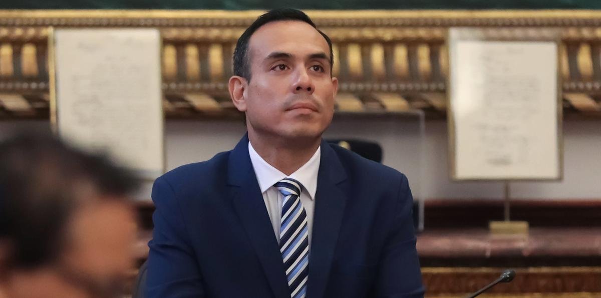 Jerí, el presidente interino destituido en Perú, se va "con el corazón lleno y en paz"
