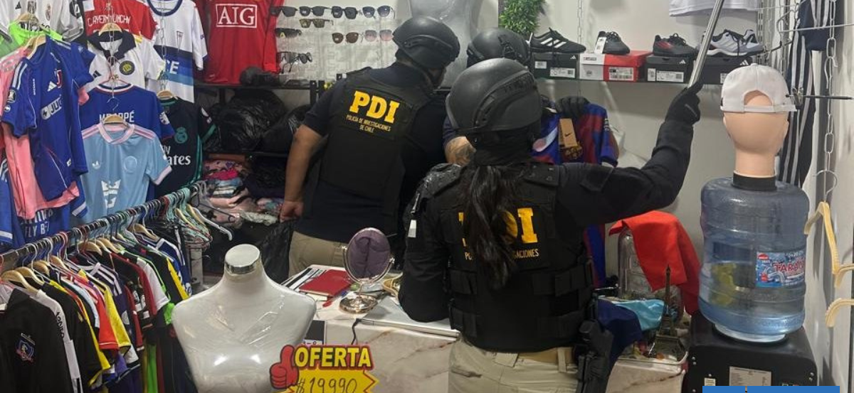 Vendían zapatillas y camisetas pirata: tres detenidos en allanamiento de dos locales en barrio Meiggs
