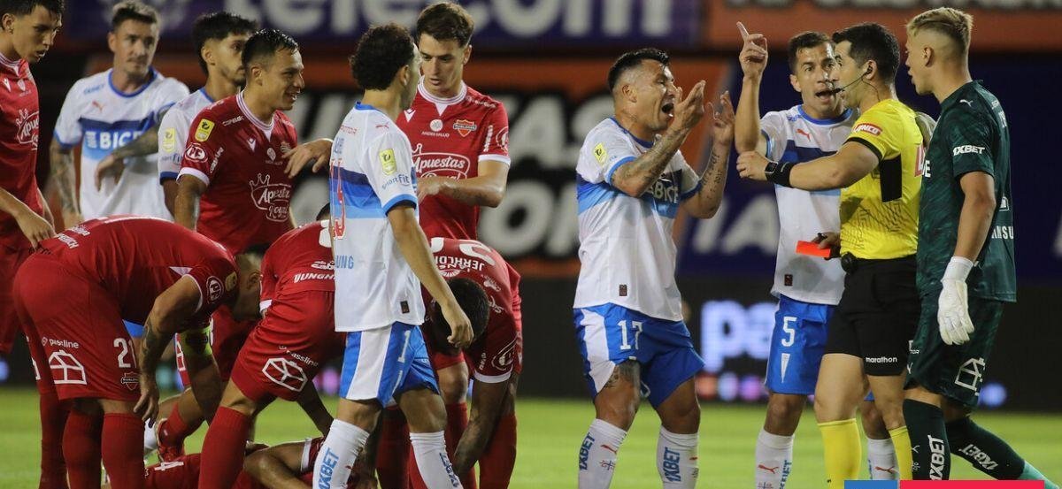 Ñublense estalla contra arbitraje tras polémica derrota ante Católica: "El VAR cambió todo"