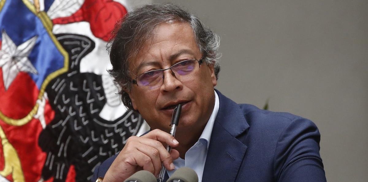 Petro volvió a criticar a Chile y se jactó de su habilidad sexual: "Hago cosas muy buenas en la cama"