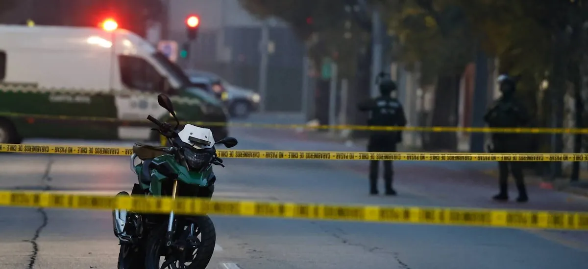 Carabinero motorista queda grave tras ser impactado frontalmente por vehículo en Cerrillos