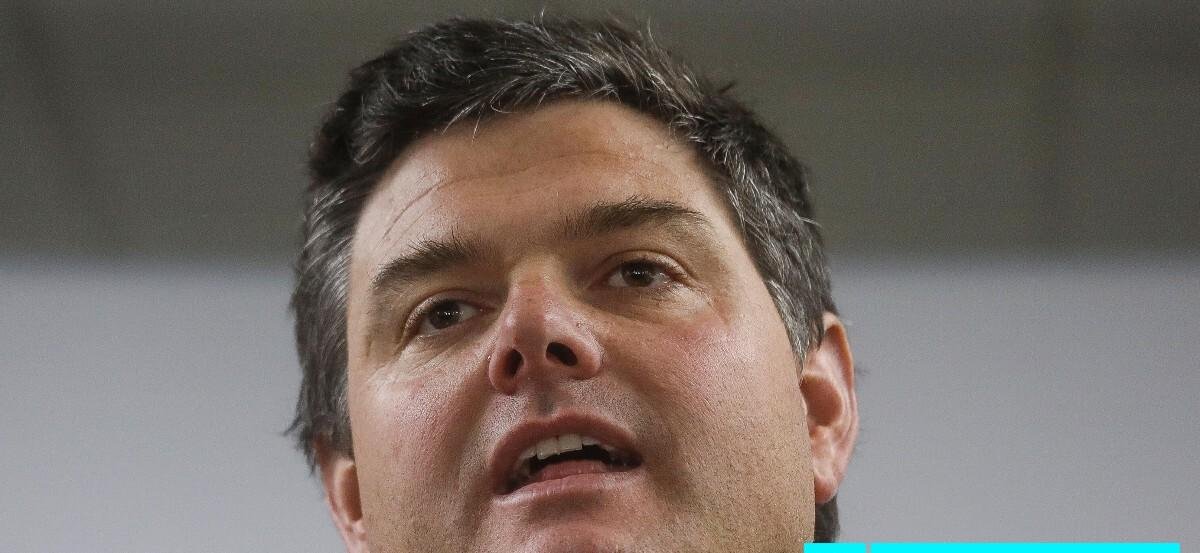 $7,1 millones sin título: el ascenso del hijo de Osvaldo Andrade en asociación chilena de municipios