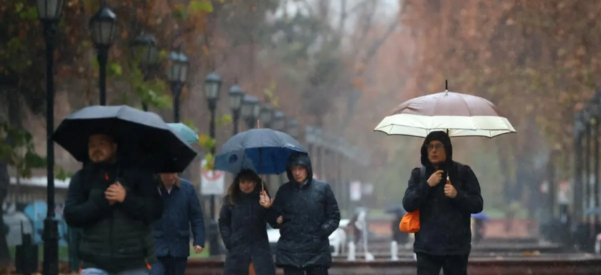 En qué sectores de la Región Metropolitana y zona central lloverá hoy, según el pronóstico del tiempo