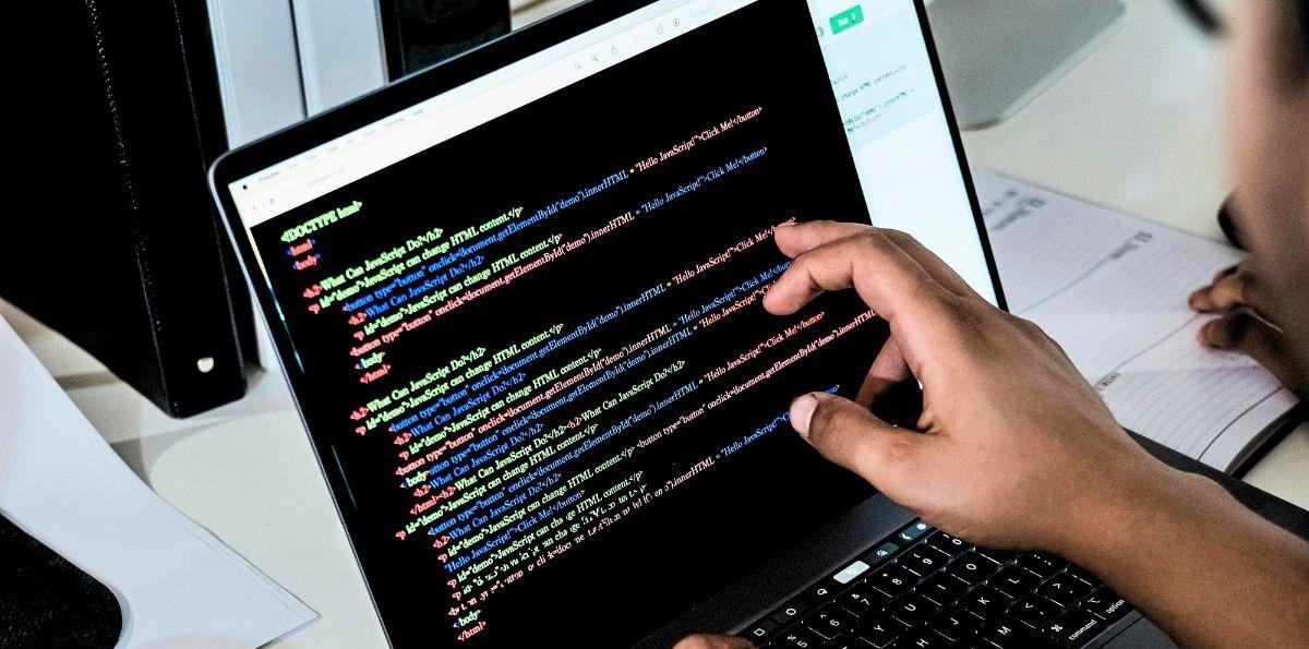 La IA llegó a las pymes, ahora falta que el sistema se ponga a la altura | Por María Elba Chahuán