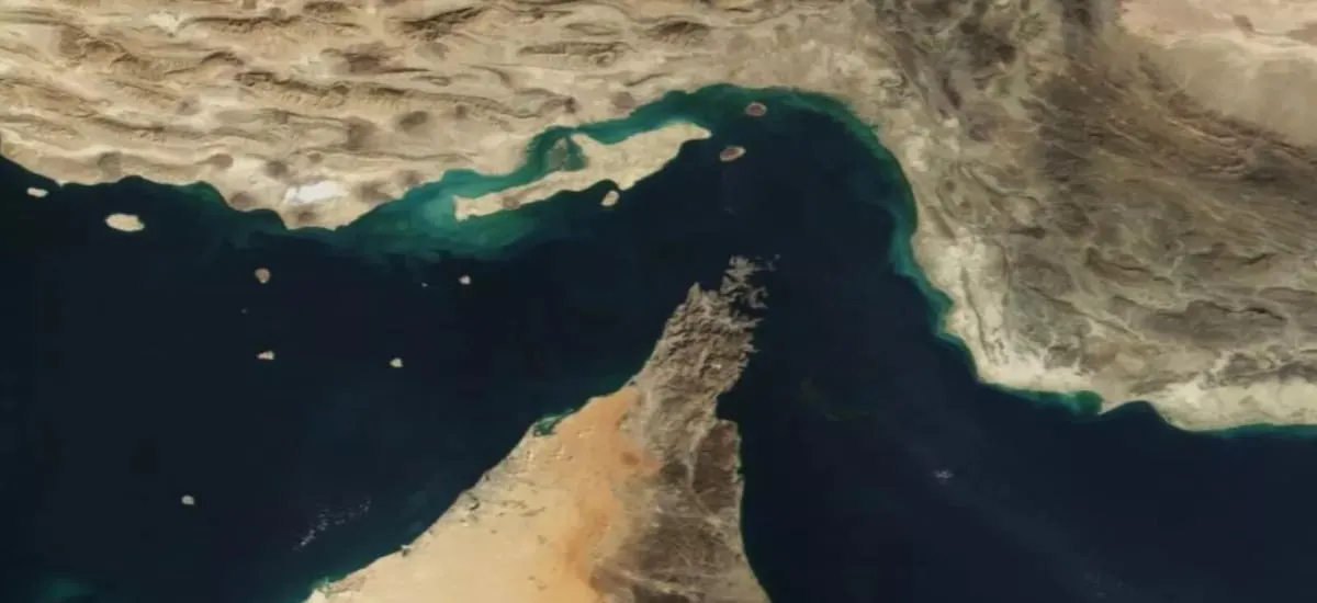 Nuevas amenazas iraníes sobre el Estrecho de Ormuz desploman los mercados globales y hacen volver al petróleo sobre los US$100