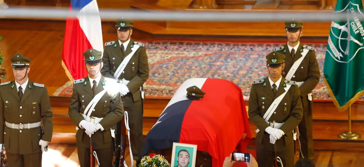 Presidente Kast asiste a misa fúnebre del sargento de Carabineros Javier Figueroa en Puerto Varas